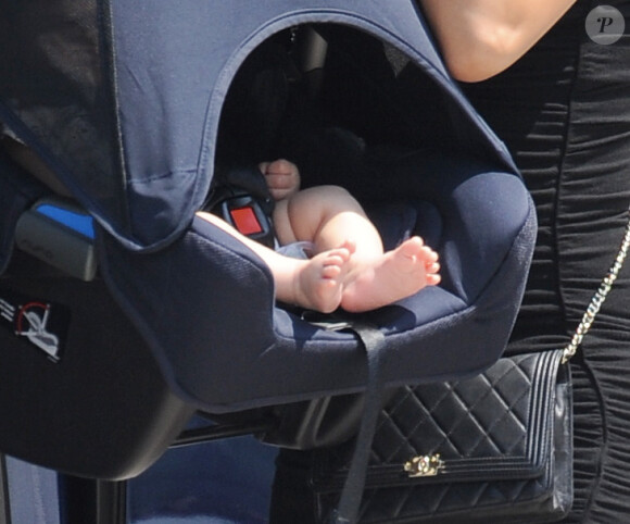 Exclusif - Eva Longoria avec son fils Santiago dans les rues de Los Angeles, le 9 aout 2018.