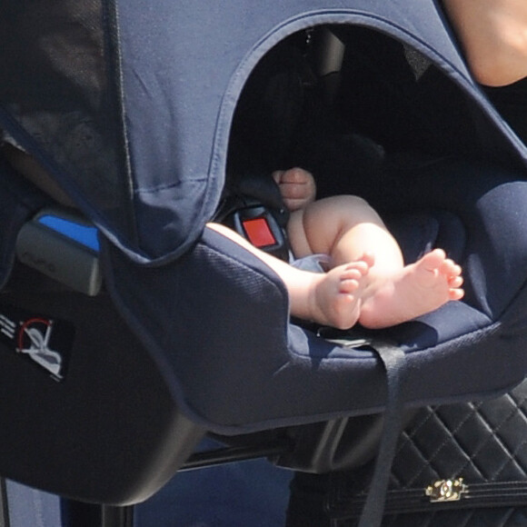 Exclusif - Eva Longoria avec son fils Santiago dans les rues de Los Angeles, le 9 aout 2018.