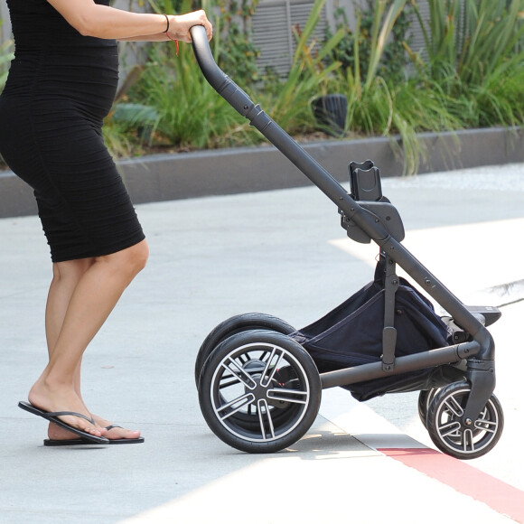 Exclusif - Eva Longoria avec son fils Santiago dans les rues de Los Angeles, le 9 aout 2018.