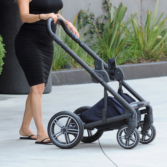 Exclusif - Eva Longoria avec son fils Santiago dans les rues de Los Angeles, le 9 aout 2018.