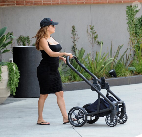 Exclusif - Eva Longoria avec son fils Santiago dans les rues de Los Angeles, le 9 aout 2018.