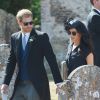 Le prince Harry, duc de Sussex, et Meghan Markle, duchesse de Sussex, au mariage de Charlie Van Straubanzee et Daisy Jenks en l'église Saint-Marie-La-Vierge à Frensham, le 4 août 2018.