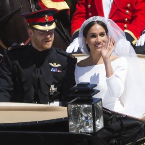 Le prince Harry, duc de Sussex, et Meghan Markle, duchesse de Sussex, en calèche au château de Windsor après la cérémonie de leur mariage au château de Windsor, Royaume Uni, le 19 mai 2018.