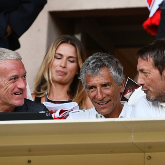 Didier Deschamps, Nagui, Cyril Rool, leurs femmes au second rang Mélanie Page, Claude Deschamps et des amis durant le Match de football de Ligue 1 opposant Monaco à Lille au stade Louis II le 18 août 2018. Pour leur première rencontre à domicile de la saison 2018/2019, les monégasques n'ont obtenu qu'un match nul 0 - 0