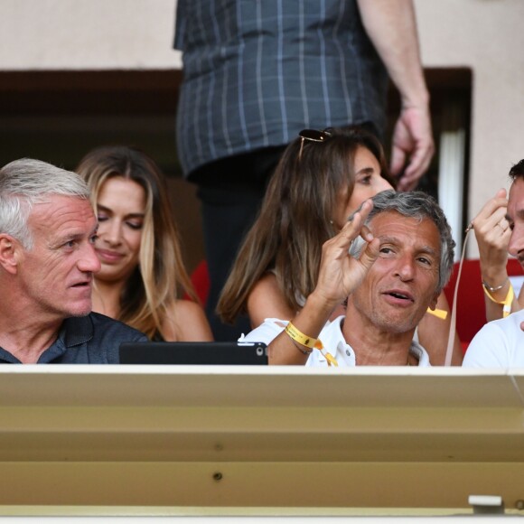 Didier Deschamps, Nagui, Cyril Rool, leurs femmes au second rang Mélanie Page, Claude Deschamps et des amis durant le Match de football de Ligue 1 opposant Monaco à Lille au stade Louis II le 18 août 2018. Pour leur première rencontre à domicile de la saison 2018/2019, les monégasques n'ont obtenu qu'un match nul 0 - 0