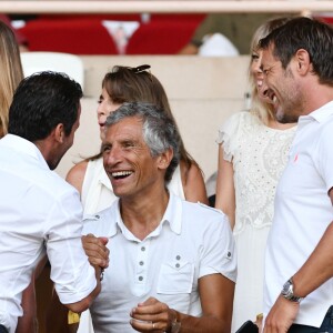 Ludovic Giuly, Didier Deschamps, Nagui, Cyril Rool, leurs femmes au second rang Mélanie Page, Claude Deschamps et des amis durant le Match de football de Ligue 1 opposant Monaco à Lille au stade Louis II le 18 août 2018.