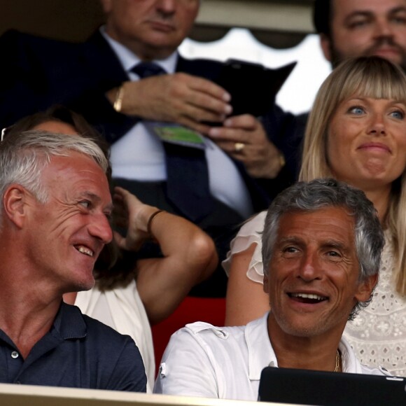Didier Deschamps, Nagui, Cyril Rool, leurs femmes au second rang Mélanie Page, Claude Deschamps et des amis durant le Match de football de Ligue 1 opposant Monaco à Lille au stade Louis II le 18 août 2018.