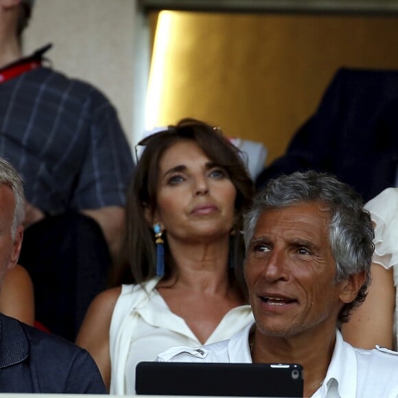 Didier Deschamps, Nagui, Cyril Rool, leurs femmes au second rang Mélanie Page, Claude Deschamps et des amis durant le Match de football de Ligue 1 opposant Monaco à Lille au stade Louis II le 18 août 2018.