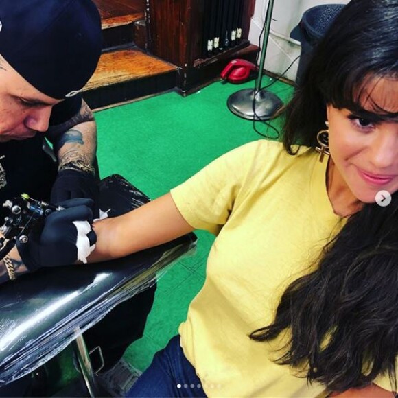 Selena Gomez chez le tatoueur. Août 2018.