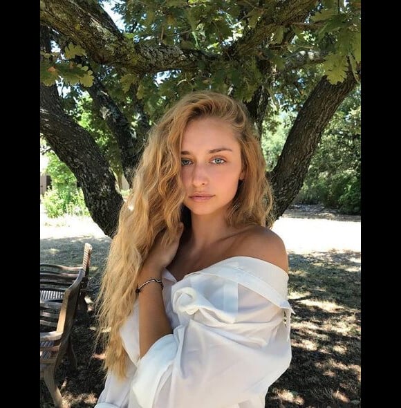 Emma Smet pose sur Instagram pendant ses vacances. Août 2018. 