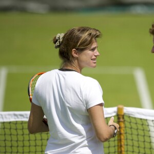 Andy Murray et son entraîneuse Amélie Mauresmo, enceinte lors de l'entraînement au tournoi de tennis de Wimbledon à Londres, le 24 juin 2015.