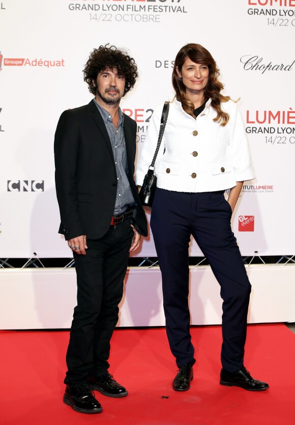 Yarol Poupaud, et sa comagne Caroline de Maigret - Tapis rouge de la cérémonie d'ouverture du Festival Lumière 2017 au cours de laquelle Eddy Mitchell a reçu un hommage à Lyon, le 14 Octobre 2017 © Dominique Jacovides/Bestimage