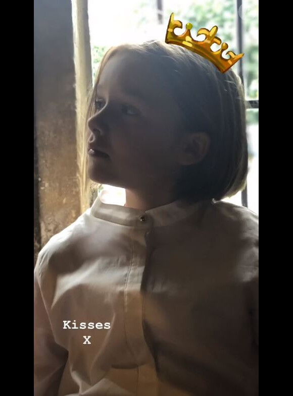 Victoria Beckham dévoile la nouvelle coupe de cheveux de sa fille Harper sur Instagram le 25 août 2018.