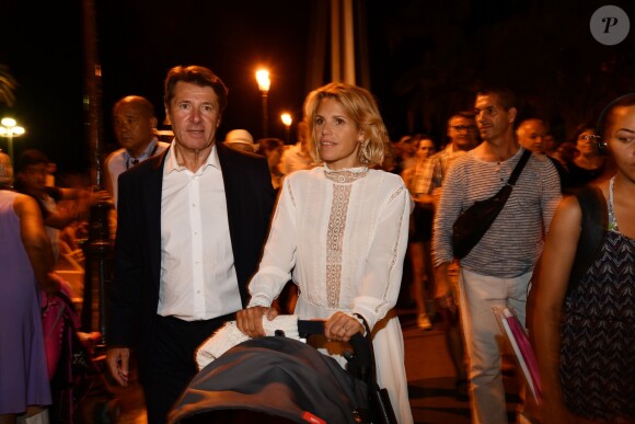 Exclusif - Christian Estrosi, le maire de Nice, assiste en compagnie de sa femme Laura Tenoudji et de leur fille Bianca au feu d'artifice sur la Promenade des Anglais à Nice, France, le 15 août 2018. La municipalité a souhaité renouer avec le traditionnel feu d'artifice du 15 août. Cette décision a été prise avec le comité de pilotage pour la mémoire des victimes de l'attentat du 14 juillet 2016. Ce feu d'artifice sera le premier sur la Promenade des Anglais depuis l'attentat. © Bruno Bébert/Bestimage