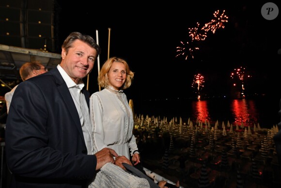 Exclusif - Christian Estrosi, le maire de Nice, assiste en compagnie de sa femme Laura Tenoudji et de leur fille Bianca au feu d'artifice sur la Promenade des Anglais à Nice, France, le 15 août 2018. La municipalité a souhaité renouer avec le traditionnel feu d'artifice du 15 août. Cette décision a été prise avec le comité de pilotage pour la mémoire des victimes de l'attentat du 14 juillet 2016. Ce feu d'artifice sera le premier sur la Promenade des Anglais depuis l'attentat. © Bruno Bébert/Bestimage