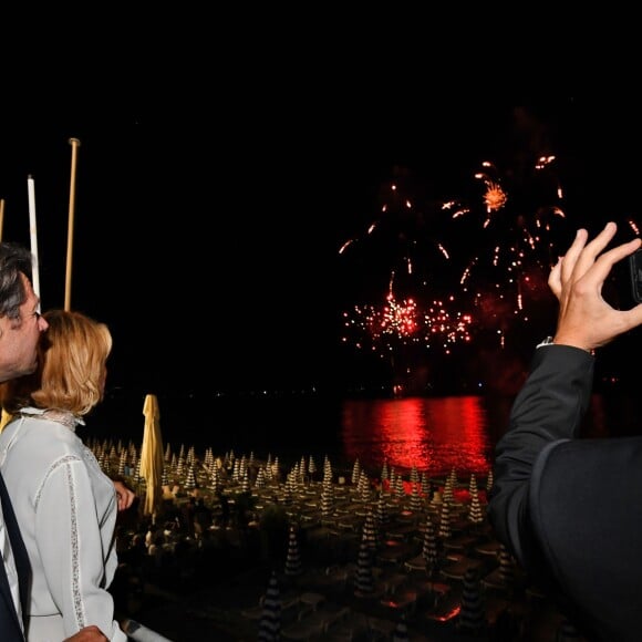 Exclusif - Christian Estrosi, le maire de Nice, assiste en compagnie de sa femme Laura Tenoudji et de leur fille Bianca au feu d'artifice sur la Promenade des Anglais à Nice, France, le 15 août 2018. La municipalité a souhaité renouer avec le traditionnel feu d'artifice du 15 août. Cette décision a été prise avec le comité de pilotage pour la mémoire des victimes de l'attentat du 14 juillet 2016. Ce feu d'artifice sera le premier sur la Promenade des Anglais depuis l'attentat. © Bruno Bébert/Bestimage