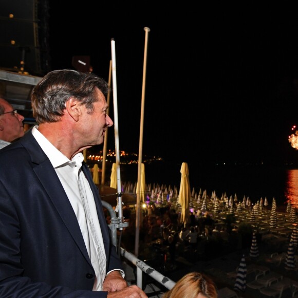 Exclusif - Christian Estrosi, le maire de Nice, assiste en compagnie de sa femme Laura Tenoudji et de leur fille Bianca au feu d'artifice sur la Promenade des Anglais à Nice, France, le 15 août 2018. La municipalité a souhaité renouer avec le traditionnel feu d'artifice du 15 août. Cette décision a été prise avec le comité de pilotage pour la mémoire des victimes de l'attentat du 14 juillet 2016. Ce feu d'artifice sera le premier sur la Promenade des Anglais depuis l'attentat. © Bruno Bébert/Bestimage