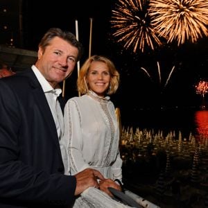 Exclusif - Christian Estrosi, le maire de Nice, assiste en compagnie de sa femme Laura Tenoudji et de leur fille Bianca au feu d'artifice sur la Promenade des Anglais à Nice, France, le 15 août 2018. La municipalité a souhaité renouer avec le traditionnel feu d'artifice du 15 août. Cette décision a été prise avec le comité de pilotage pour la mémoire des victimes de l'attentat du 14 juillet 2016. Ce feu d'artifice sera le premier sur la Promenade des Anglais depuis l'attentat. © Bruno Bébert/Bestimage