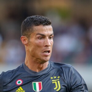 Cristiano Ronaldo lors de son premier match de la saison avec le maillot de la Juventus au Stade Marcantonio-Bentegodi à Vérone le 18 août 2018.