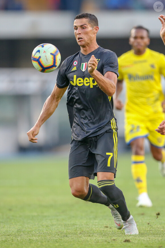 Cristiano Ronaldo lors de son premier match de la saison avec le maillot de la Juventus au Stade Marcantonio-Bentegodi à Vérone le 18 août 2018.