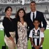Cristiano Ronaldo avec sa compagne Georgian Rodriguez, sa maman Dolores et son fils aîné Cristiano Jr. lors de sa présentation officielle à la Juventus de Turin. Instagram, le 17 juillet 2018.