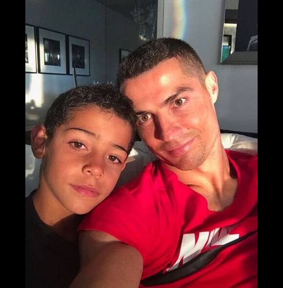 Cristiano Ronaldo partage un selfie avec son fils Cristiano Jr. Le 15 juin 2018.