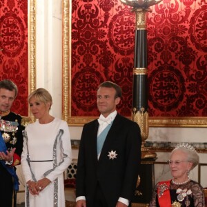 La princesse Marie, le prince Joachim, la princesse Mary, le prince Frederik, la première dame Brigitte Macron, le président Emmanuel Macron, S.M la reine Margrethe II de Danemark - Cérémonie de présentation des convives avant le dîner d'état donné en l'honneur de la visite du président Emmanuel Macron et de sa femme Brigitte au palais de Christiansborg à Copenhague le 28 août 2018. © Ludovic Marin / Pool / Bestimage