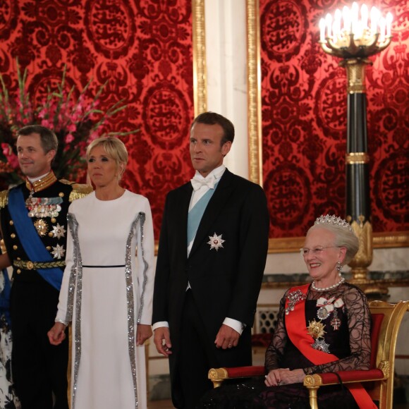 Le prince Frederik de Danemark, la première dame Brigitte Macron, le président emmanuel Macron, S.M la reine Margrethe II de Danemark - Cérémonie de présentation des convives avant le dîner d'état donné en l'honneur de la visite du président Emmanuel Macron et de sa femme Brigitte au palais de Christiansborg à Copenhague le 28 août 2018. © Ludovic Marin / Pool / Bestimage