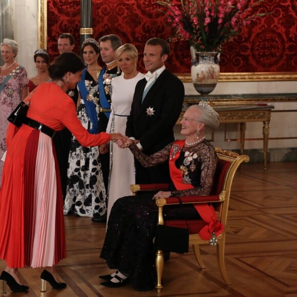 La princesse Benedikte de Danemark, la princesse Marie de Danemark, le prince Joachim de Danemark, la princesse Mary de Danemark, Le prince Frederik de Danemark, la Première Dame Brigitte Macron (Trogneux), le président de la République française Emmanuel Macron et La reine Margrethe II de Danemark - Dîner d'Etat donné au château de Christiansborg en l'honneur de la visite du président de la République française et sa femme la Première Dame à Copenhague, Danemark, le 28 août 2018. © Ludovic Marin/Pool/Bestimage