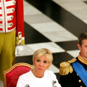 La reine Margrethe II de Danemark, la Première Dame Brigitte Macron (Trogneux) et le prince Frederik de Danemark - Dîner d'Etat donné au château de Christiansborg en l'honneur de la visite du président de la République française et sa femme la Première Dame à Copenhague, Danemark, le 28 août 2018. © Dominique Jacovides/Bestimage