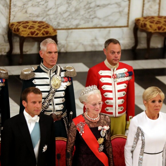 La princesse Mary de Danemark, le président de la République française Emmanuel Macron, la reine Margrethe II de Danemark, la Première Dame Brigitte Macron (Trogneux), le prince Frederik de Danemark et Françoise Nyssen, ministre de la Culture - Dîner d'Etat donné au château de Christiansborg en l'honneur de la visite du président de la République française et sa femme la Première Dame à Copenhague, Danemark, le 28 août 2018. © Dominique Jacovides/Bestimage