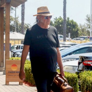 Exclusif - Neil Young dans les rues de Malibu, le 15 août 2018