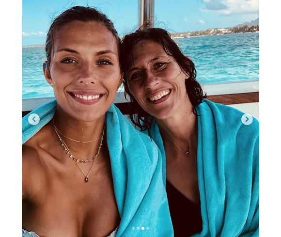 Camille Cerf et sa maman à l'île Maurice, le 28 août 2018.