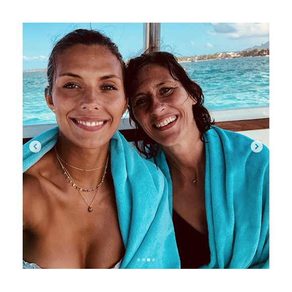 Camille Cerf et sa maman à l'île Maurice, le 28 août 2018.