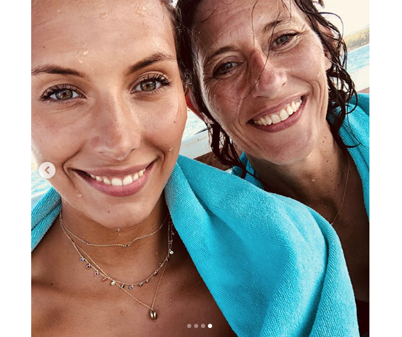 La jolie Camille Cerf et sa maman à l'île Maurice, le 28 août 2018.