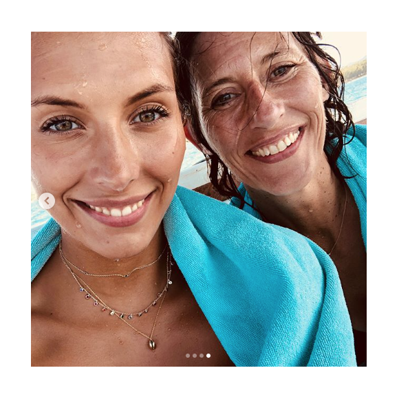 La jolie Camille Cerf et sa maman à l'île Maurice, le 28 août 2018.