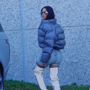 Kim Kardashian habillée en YEEZY. Juin 2018.