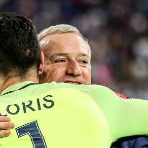 Didier Deschamps et Hugo Lloris lors de la demi-finale de l'Euro 2016 "France - Allemagne" au stade Vélodrome à Marseille, le 7 juillet 2016. © Cyril Moreau/Bestimage