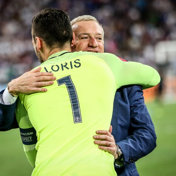 Didier Deschamps et Hugo Lloris lors de la demi-finale de l'Euro 2016 "France - Allemagne" au stade Vélodrome à Marseille, le 7 juillet 2016. © Cyril Moreau/Bestimage