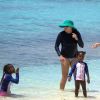 Exclusif - Charlize Theron passe des vacances avec ses enfants et sa mère au fabuleux Atlantis Bahamas Resort aux Bahamas, le 14 août 2018