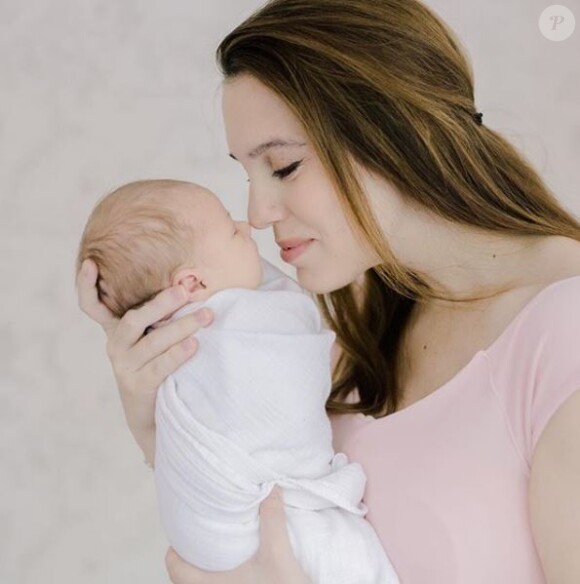 Christy Carlson Romano a posté cette ancienne photo d'elle et de sa fille Isabella, bébé, sur Instagram le 16 août 2018