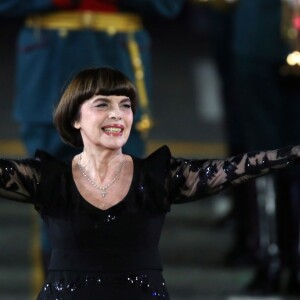 Mireille Mathieu lors de la clôture de la 11ème édition du Festival de musique militaire Spasskaya Bashnya sur la Place Rouge à Moscou, Russie, le 2 septembre 2018.