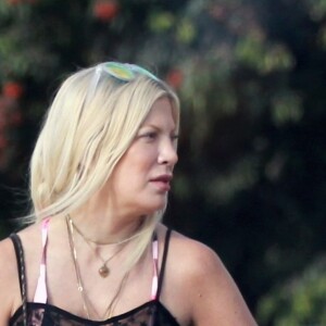 Exclusif - Tori Spelling est allée faire du shopping avec ses filles Hattie et Stella à Los Angeles.  Le 2 septembre 2018
