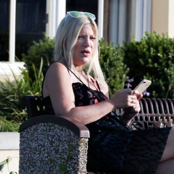 Exclusif - Tori Spelling est allée faire du shopping avec ses filles Hattie et Stella à Los Angeles.  Le 2 septembre 2018