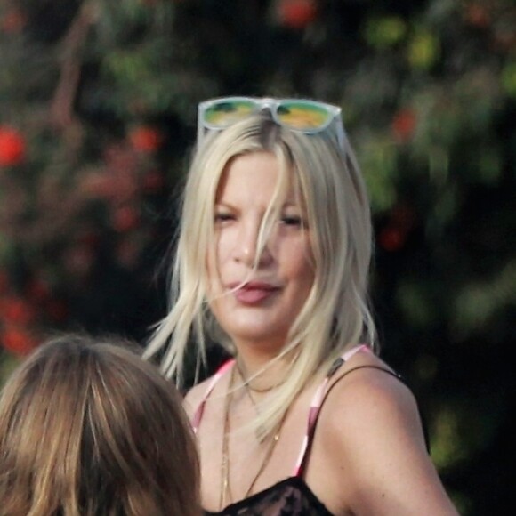 Exclusif - Tori Spelling est allée faire du shopping avec ses filles Hattie et Stella à Los Angeles.  Le 2 septembre 2018