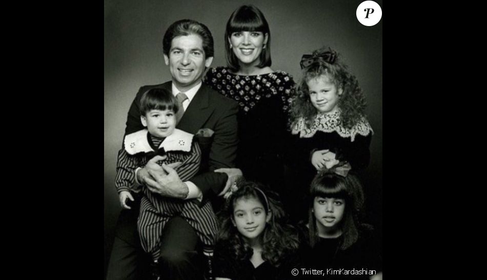 Kim Kardashian A Partage Une Photo De Famille Souvenir Pour L Anniversaire De Son Defunt Papa Sur Twitter Le 22 Fevrier 17 Purepeople