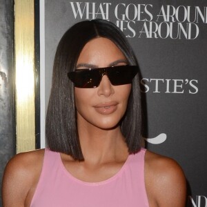 Kim Kardashian à la vente aux enchères du 25ème anniversaire de What Goes Around Comes à Beverly Hills, le 21 aout 2018.