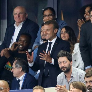 Steve Mandanda, Hugo Lloris, sa femme Marine, Noël Le Graët, président de la FFF, le président de la République Emmanuel Macron et Matt Pokora (M. Pokora) dans les tribunes lors de la Ligue des nations opposant la France aux Pays-Bas, au Stade de France, à Saint-Denis, Seine Saint-Denis, France, le 9 septembre 2018. La France a gagné 2-1. © Cyril Moreau/Bestimage