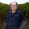 L'amour est dans le pré 8 - Philippe, 46 ans, polyculteur et producteur de cognac, est un agriculteur engagé. Il est très investi dans les syndicats agricoles.