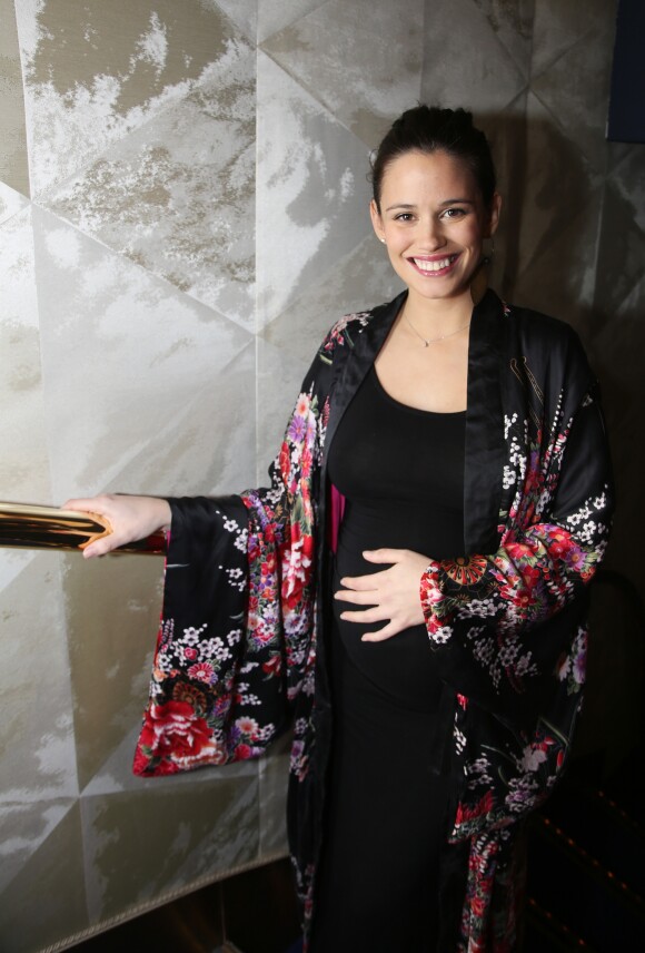 Exclusif - Lucie Lucas (enceinte) - Dîner de gala de la fondation Akuo suivi d'un concert privé de M.Chedid avec le collectif LAMOMALI au cabaret Lido, à Paris, le 17 janvier 2018. © Denis Guignebourg/Bestimage